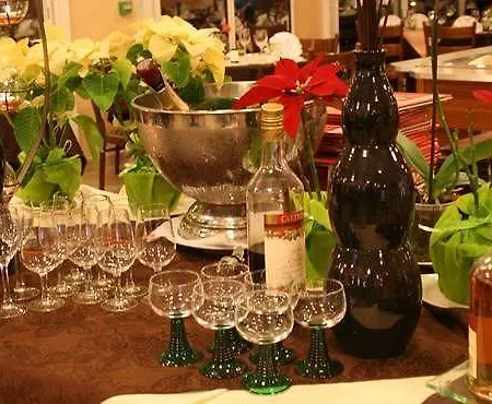 Aster Restaurant Aux Arcades מלון Briey