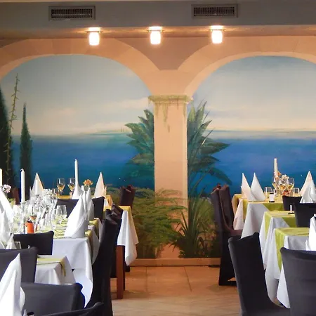 Aster Restaurant Aux Arcades מלון Briey