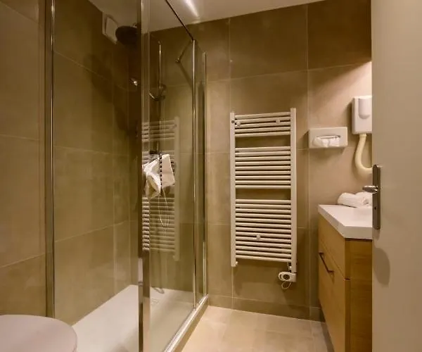 Aster Restaurant Aux Arcades 3* 布里埃