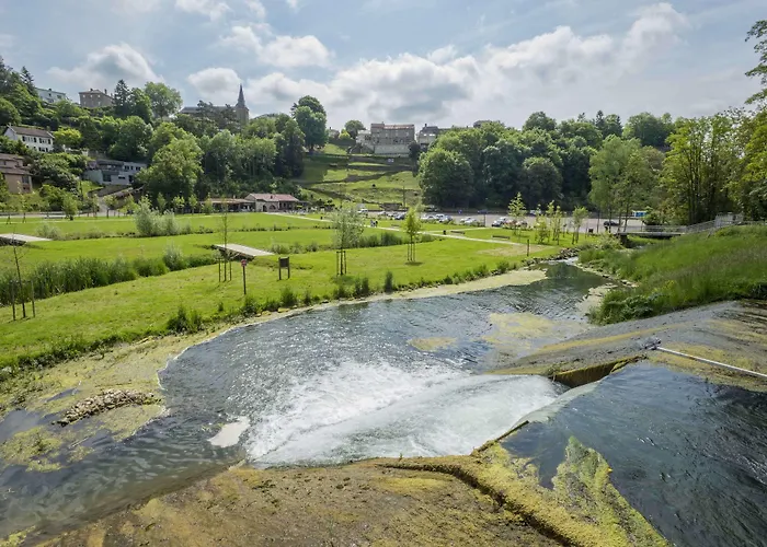 Aster Restaurant Aux Arcades 3* 布里埃