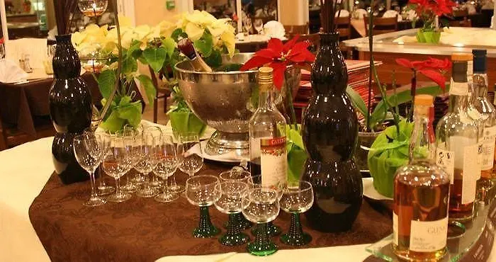 Aster Restaurant Aux Arcades Hotel Briey